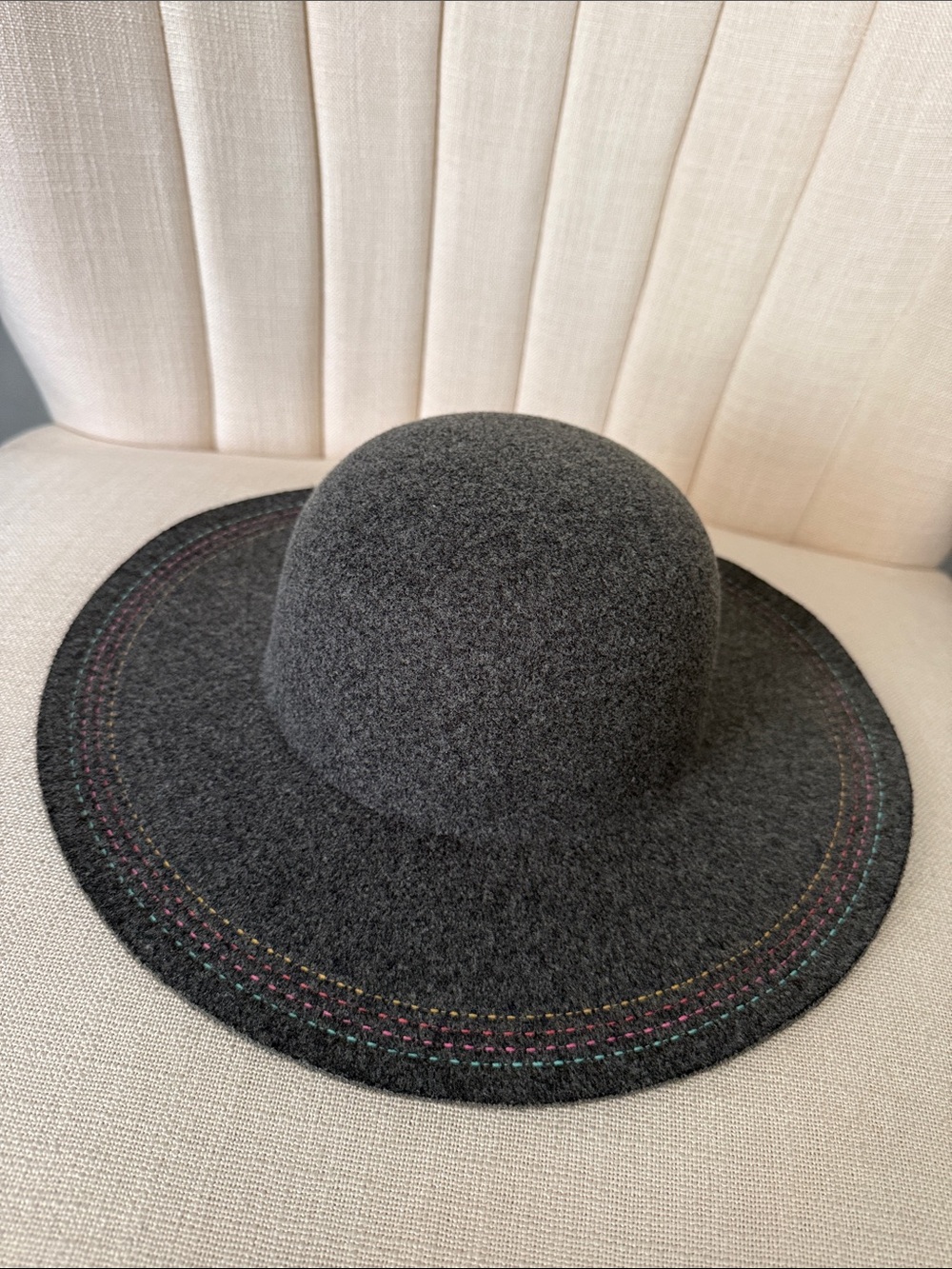 Toddler girl felted polyester dark GRAY wide brim hat rainbow stitching Target